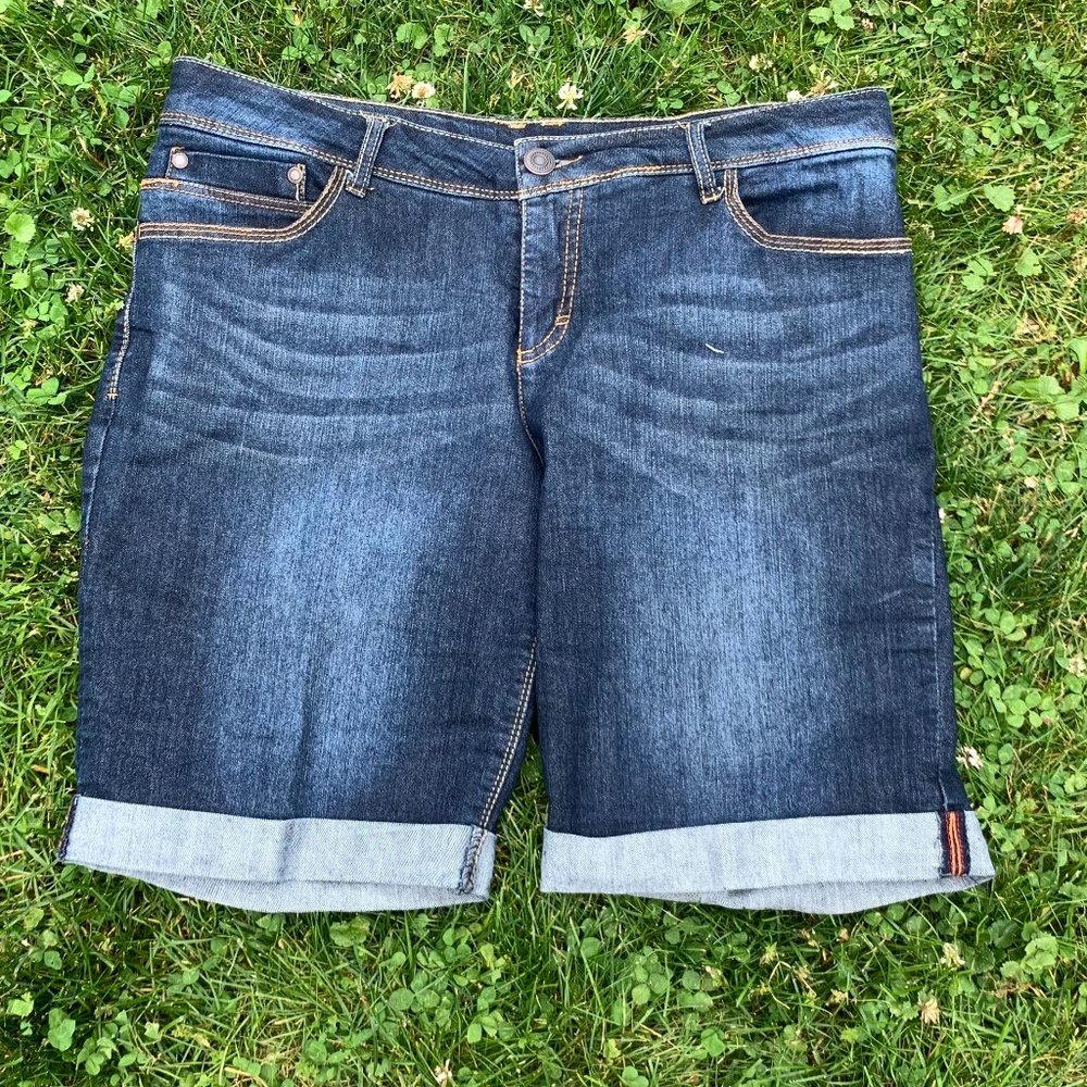 "Faded Glory" dark wash, denim bermudas, 10, EUC